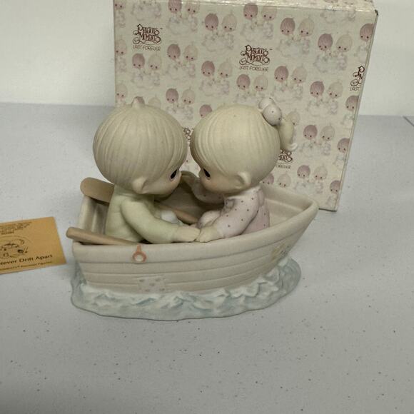 Vintage 1985, Precious Moments "Friends Never Drift Apart" Figurine - Picture 2 of 7